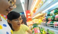 Vietnamese people prioritize using made-in-Vietnam goods